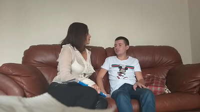 கூச்ச சுபாவமுள்ள மாணவன் திருப்தியடையாத ஆசிரியை (மில்ஃப் அலினா துமனோவா)